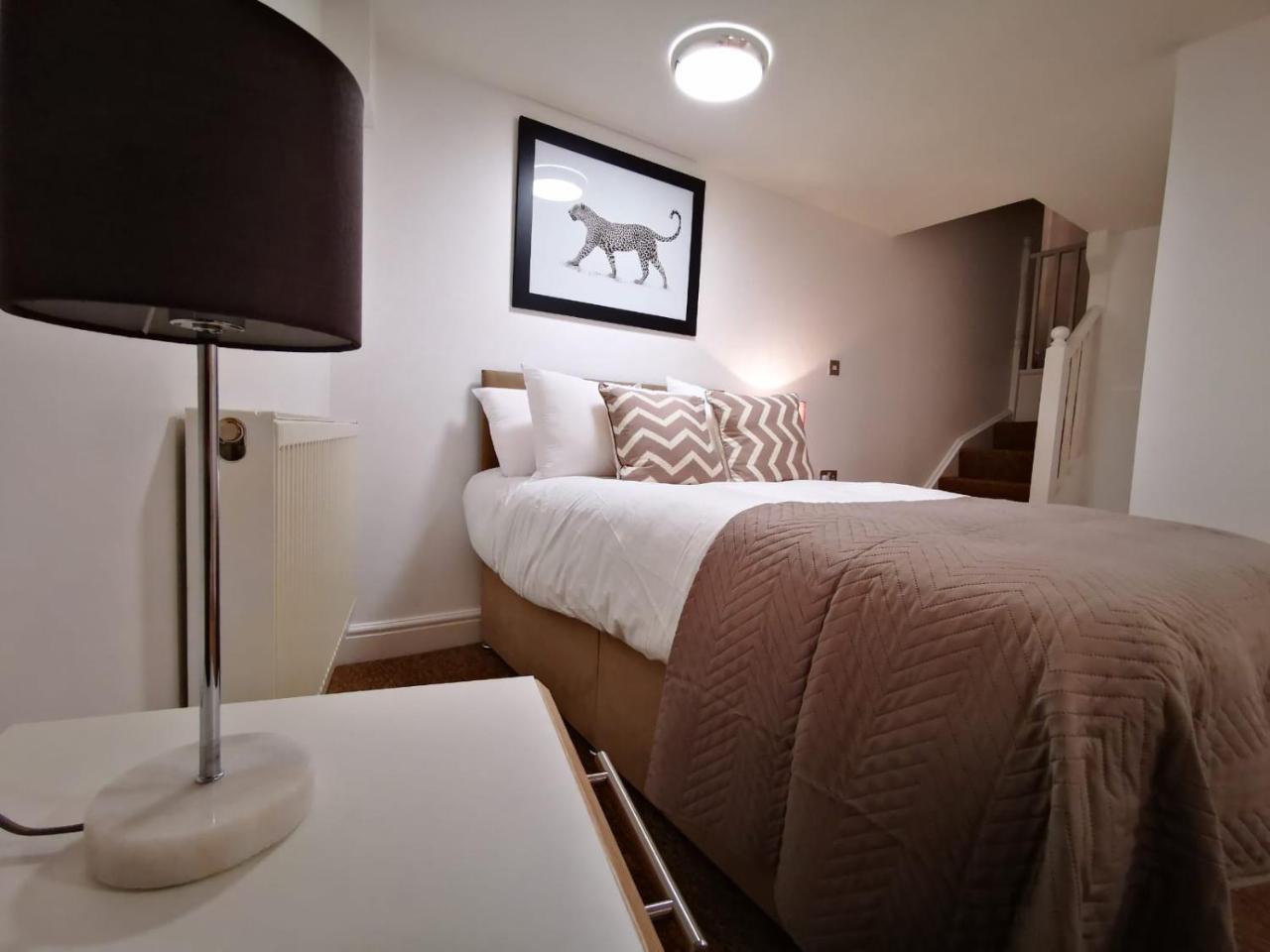 Capital Host- Apartments Euston Londra Esterno foto