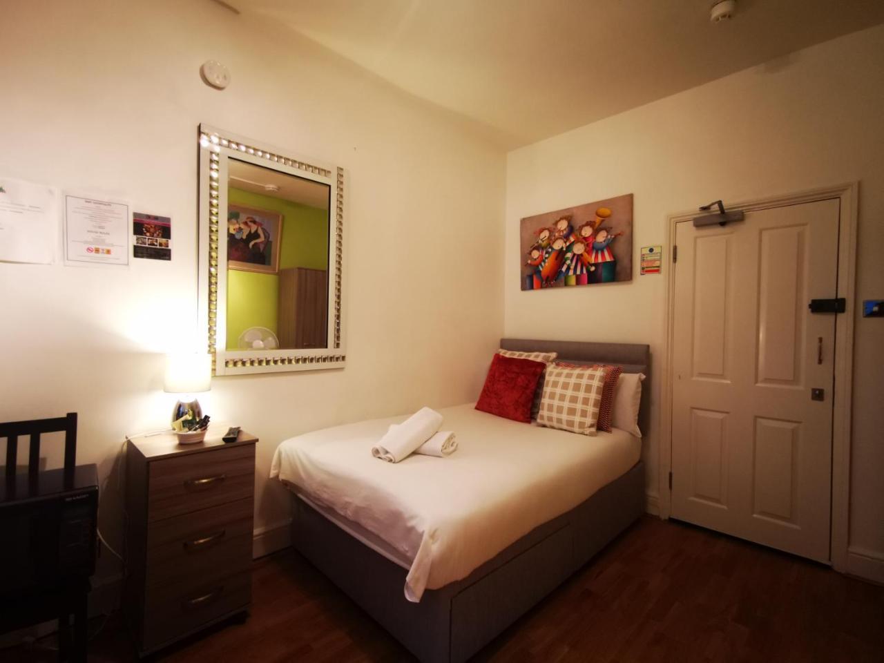 Capital Host- Apartments Euston Londra Esterno foto